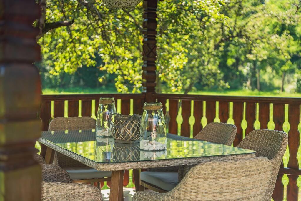 Horace Guesthouse Pool & Hot Tub & Bikes & River Dejani المظهر الخارجي الصورة