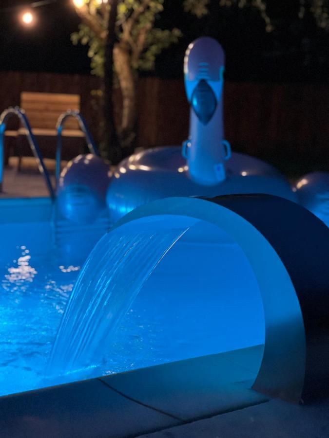 Horace Guesthouse Pool & Hot Tub & Bikes & River Dejani المظهر الخارجي الصورة